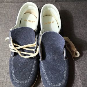 Women’s bowling shoes